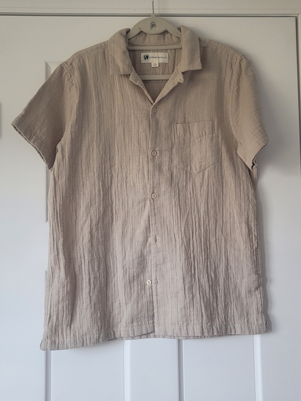 Aeropostale Men's Light Beige Short-Sleeve Button-Down Shirt